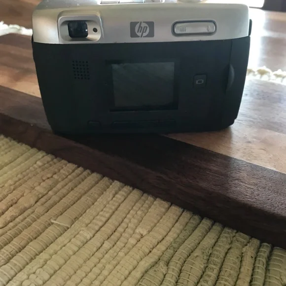 HP Digital Camera - Picture 3 of 4